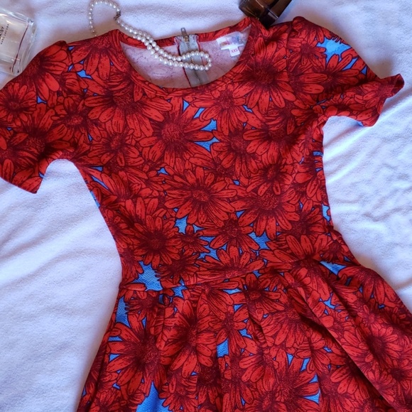 LuLaRoe Dresses & Skirts - ⚡⚡SALE⚡⚡Stunning Amelia Sunflower Print XXS